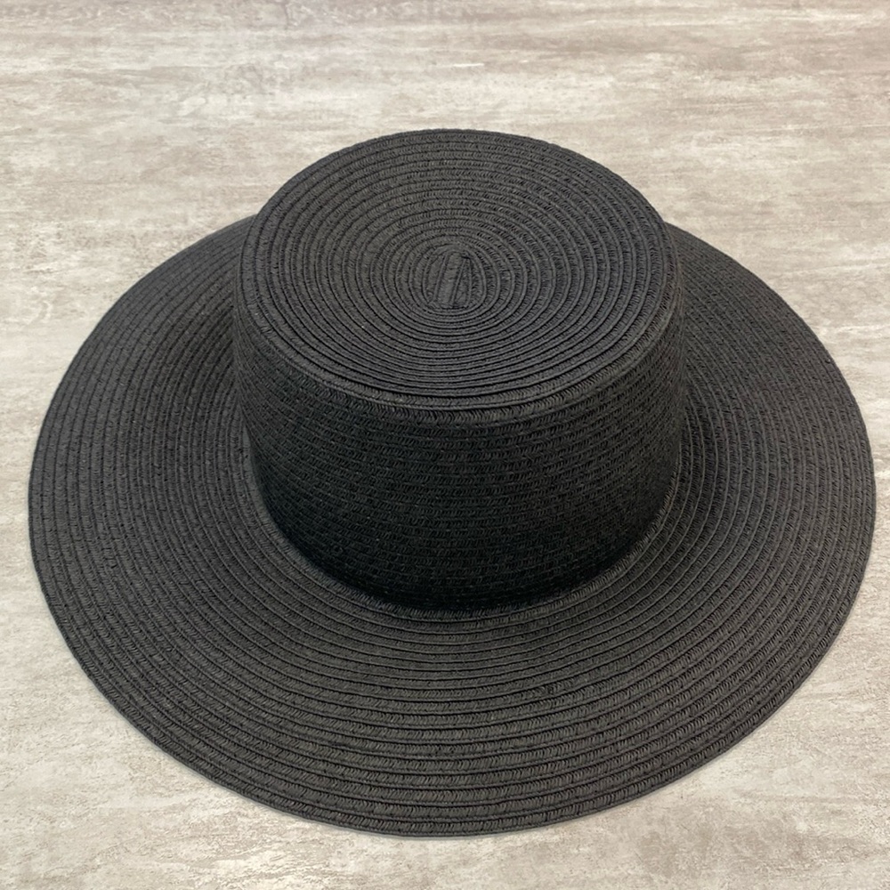 Old navy black hat. Small/ medium. Never used. Excellent condition.